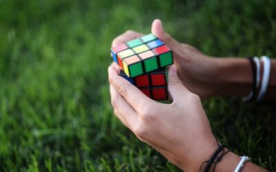 De traditionele speedcube: een puzzel fenomeen met een moderne twist
